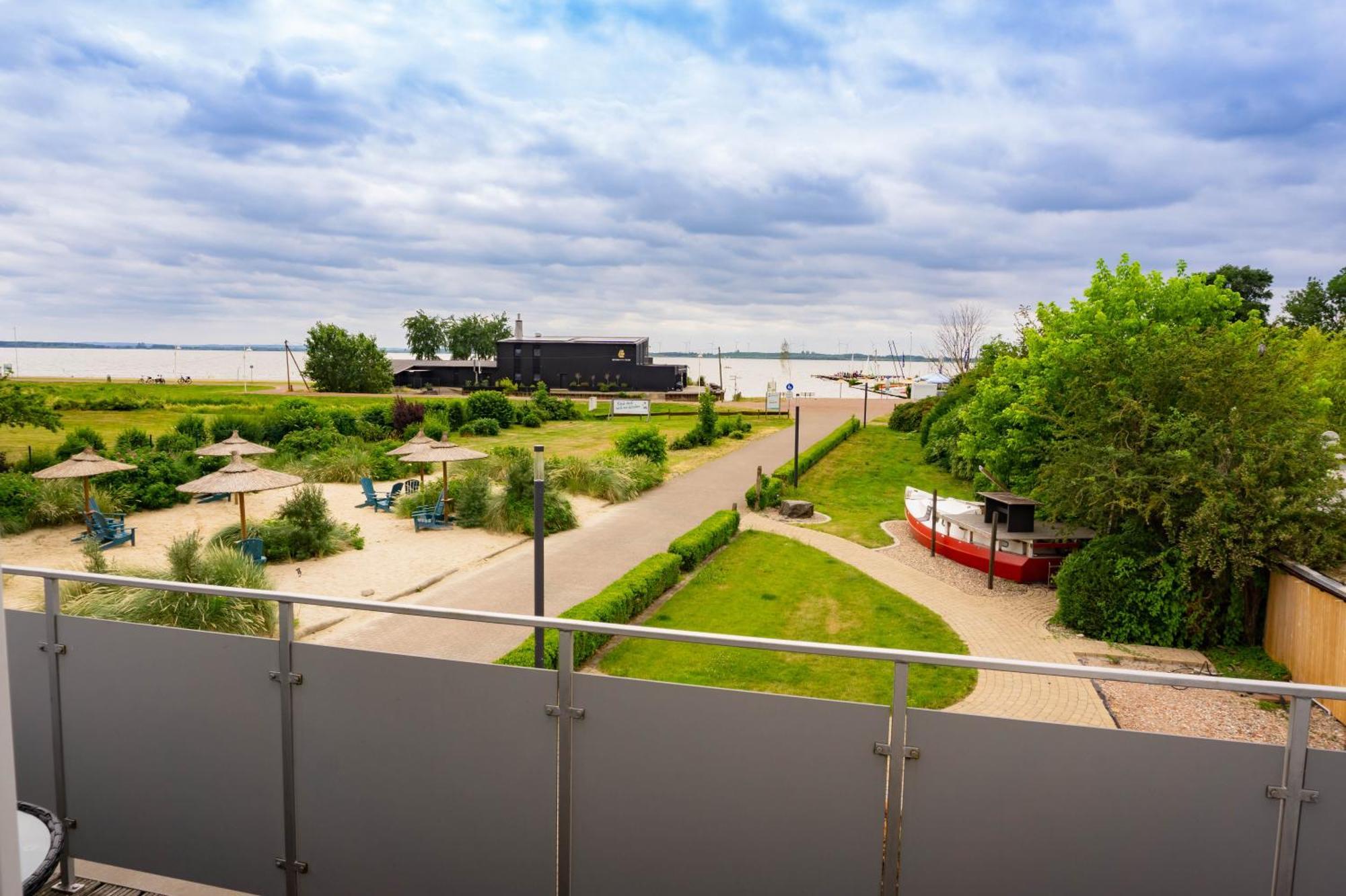Haus Strandglueck - Urlaub Mit Blick Auf Den Duemmer See Lejlighed Lembruch Eksteriør billede