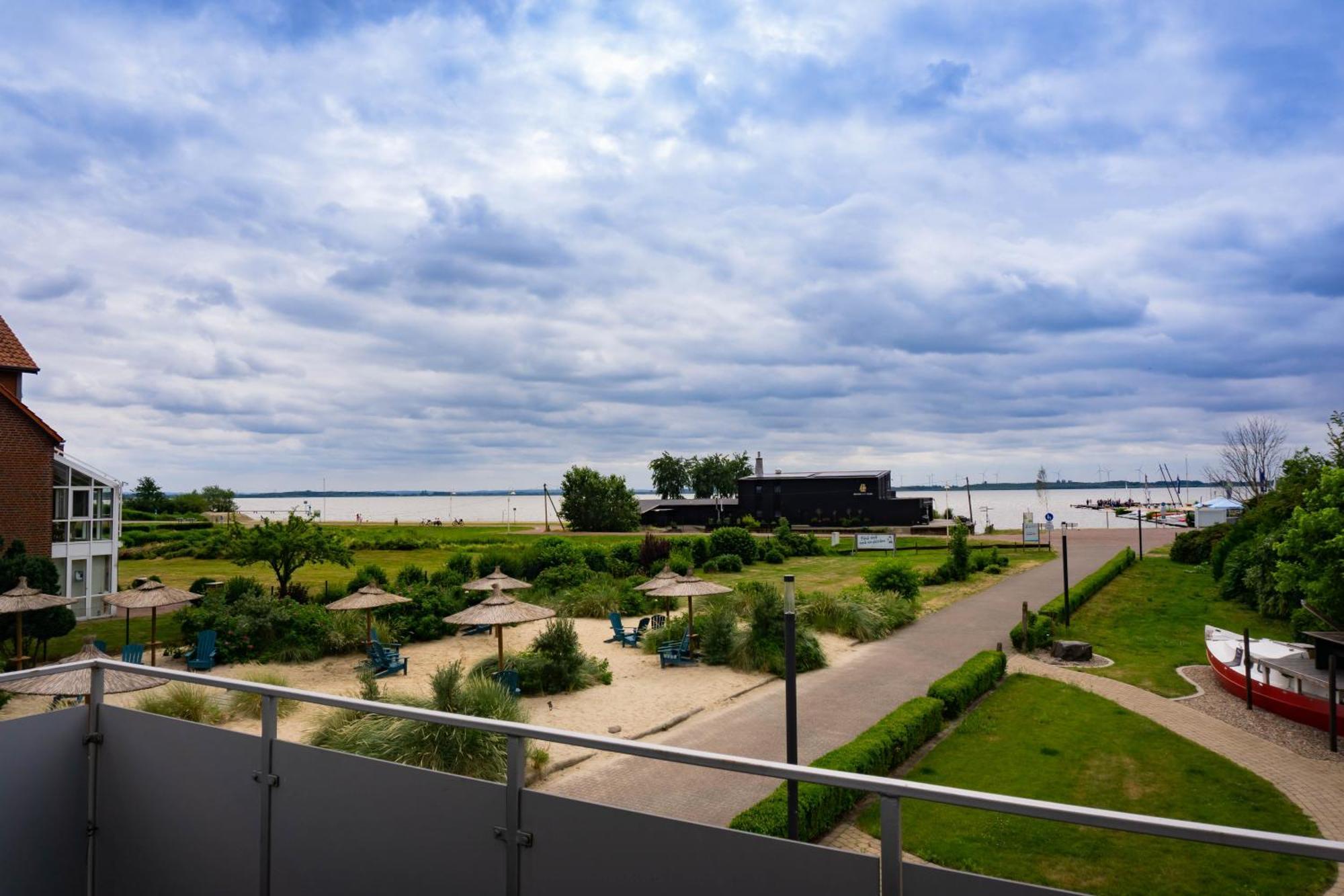 Haus Strandglueck - Urlaub Mit Blick Auf Den Duemmer See Lejlighed Lembruch Eksteriør billede