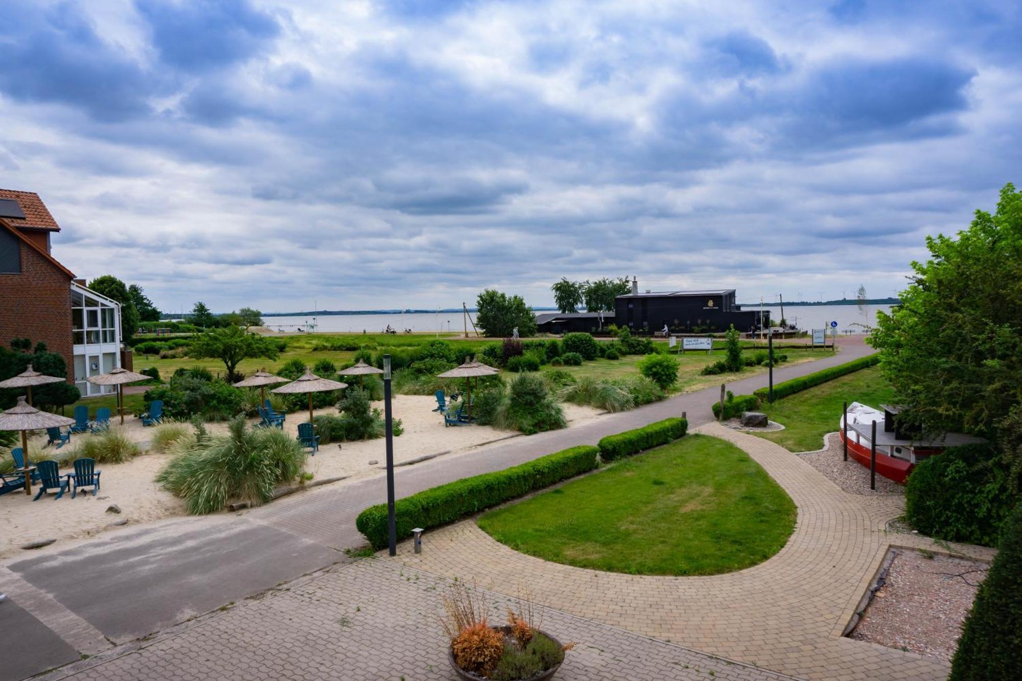 Haus Strandglueck - Urlaub Mit Blick Auf Den Duemmer See Lejlighed Lembruch Eksteriør billede